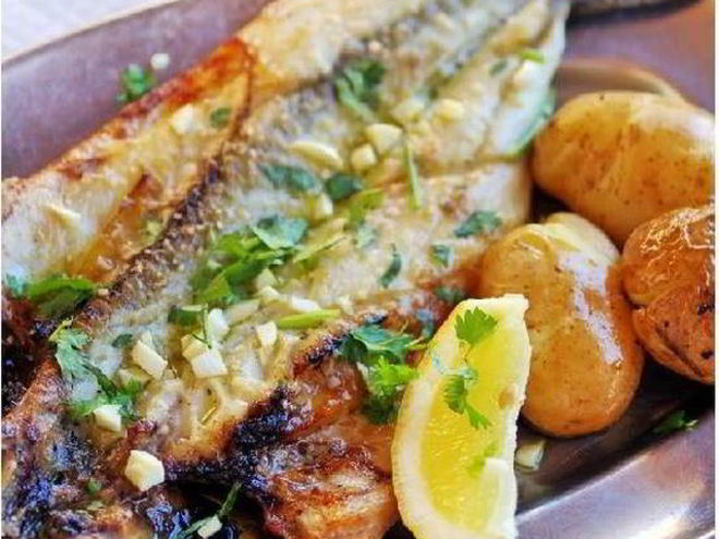 Рецепт запеченого морского окуня с овощами