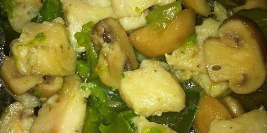 Жареная рыба с грибами и перцем