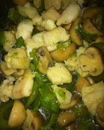 Жареная рыба с грибами и перцем