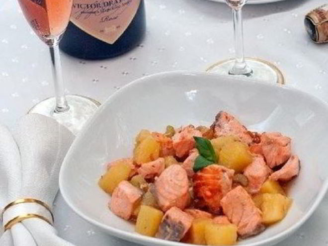 Рецепт жареного лосося с ананасами