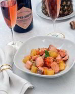 Жареный лосось с ананасами