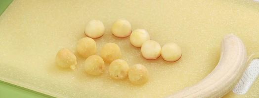 фруктовые шашлычки в кокосовом бисквите. Шаг 2