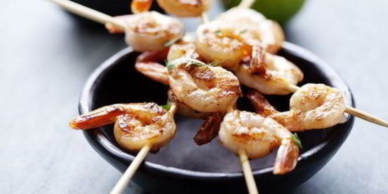Кокосово-лаймовые острые шашлычки из креветок