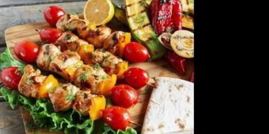 Куриный шашлык на шпажках