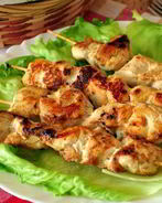 Куриные шашлычки на шпажках на сковороде