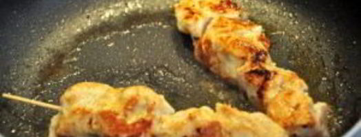 куриные шашлычки на шпажках на сковороде. Шаг 3