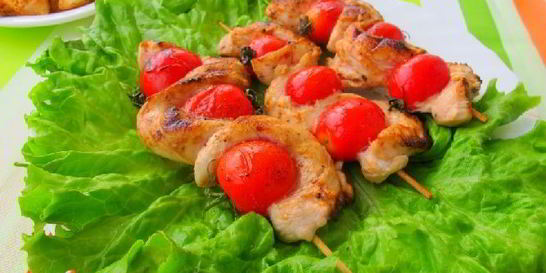 Куриные шашлычки с черри