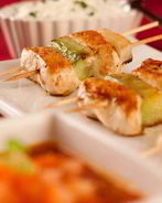 Куриные шашлыки с пюре из батата и с пюре из зеленого горошка и мяты