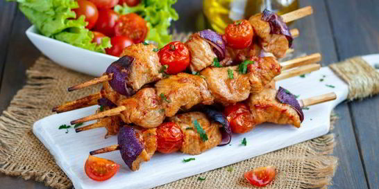 Шашлычки из индейки на шпажках в духовке