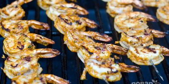 Шашлычки из креветок на гриле
