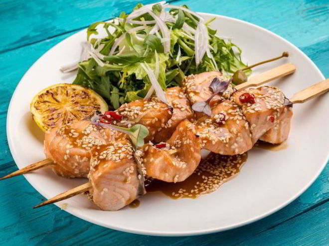 Рецепт шашлычков из лосося в медовом маринаде