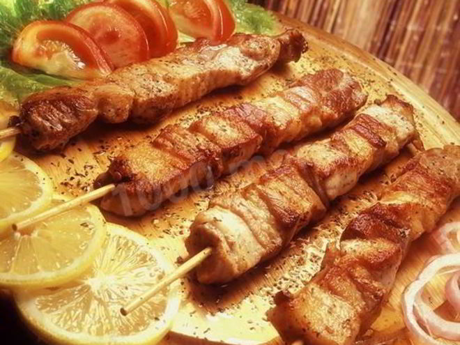 Рецепт шашлыка из баранины на маринаде из белого вина по-гречески