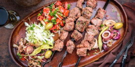 Шашлык из бараньей мякоти с луком