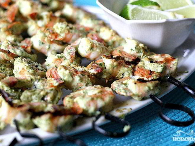 Рецепт шашлыка из креветок с чили и тыквенными семечками