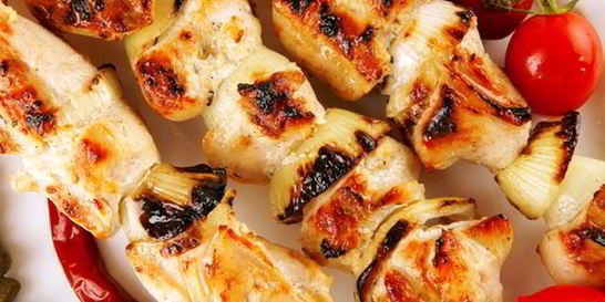 Шашлык из курицы в лимонном маринаде с шафраном