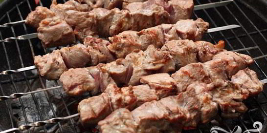 Шашлык из свинины с помидорами