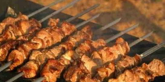 Шашлык из свинины в маринаде из томатов и розмарина