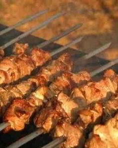 Шашлык из свинины в маринаде из томатов и розмарина