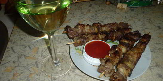 Шашлык в белом вине на сковороде