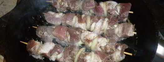 шашлык в белом вине на сковороде. Шаг 4