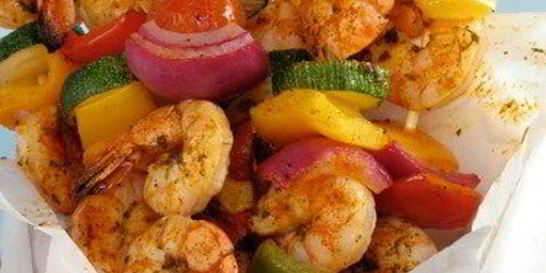 Шашлыки из креветок и цукини в итальянских травах