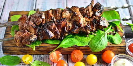 Свиной шашлык с щавелем в соевом соусе