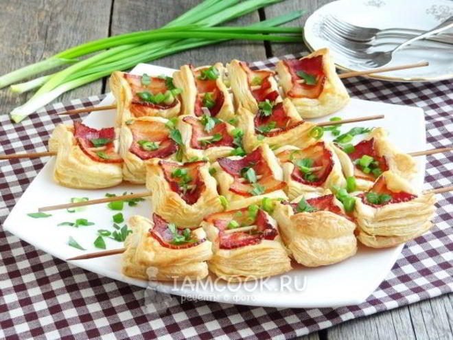 Рецепт закуски из слоеного теста шашлык
