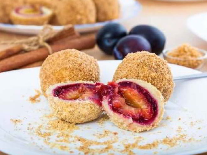 Рецепт сливовых клецек