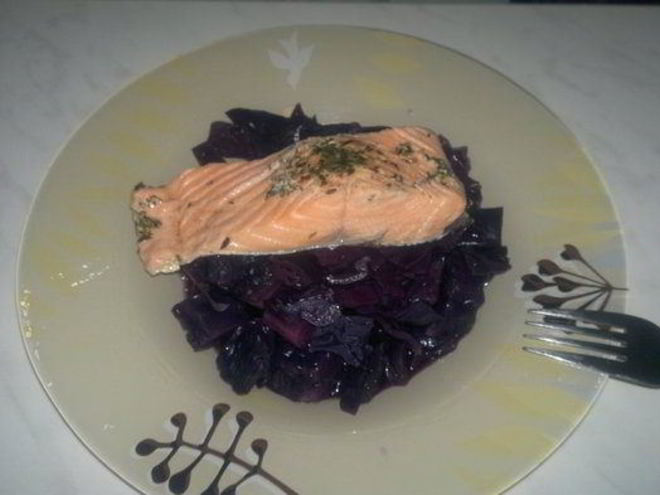 Рецепт капусты в вине и стейк лосося в травах