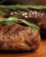 Стейк из говядины на сковороде