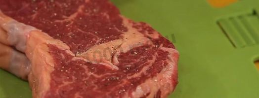 стейк из говядины на сковороде. Шаг 2