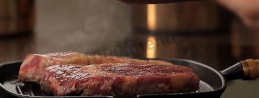 стейк из говядины на сковороде. Шаг 9