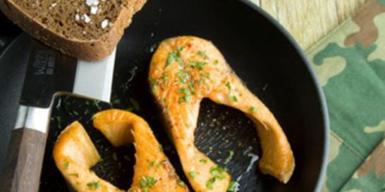 Стейк из лосося с пряностями