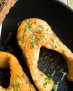 Стейк из лосося с пряностями