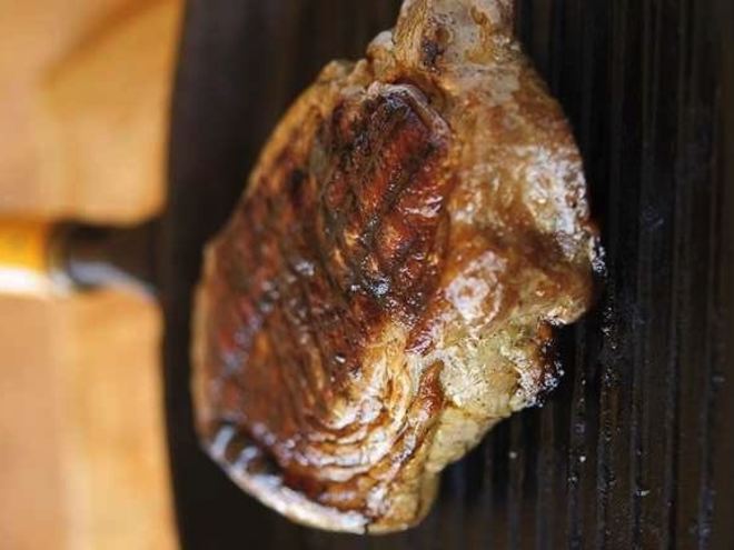 Рецепт стейка портерхаус с маслом из красного вина