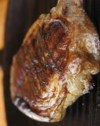 Стейк портерхаус с маслом из красного вина