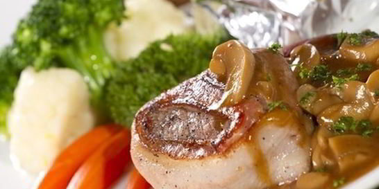 Стейк с грибным соусом