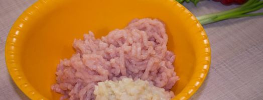 диетические тефтели из куриного фарша в духовке с подливкой. Шаг 2