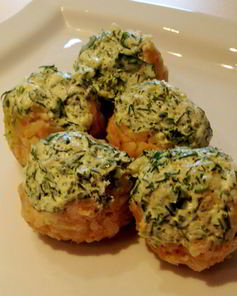 Легкие куриные тефтели на пару со сметанно-чесночным соусом