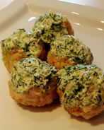 Легкие куриные тефтели на пару со сметанно-чесночным соусом