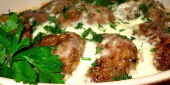 Мясные тефтели под сливочно-молочным соусом