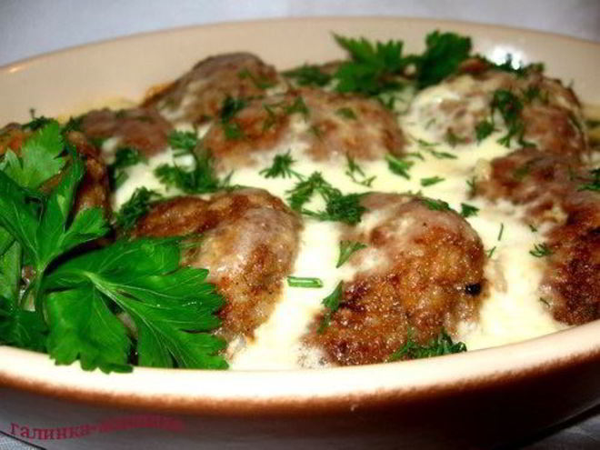 Рецепт мясных тефтелей под сливочно-молочным соусом