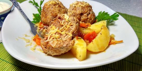 Мясные тефтели в овощном соусе