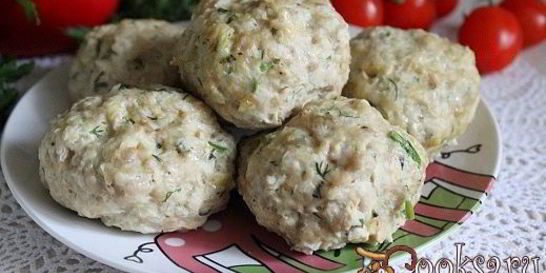 Паровые куриные тефтели с овощами и овсяными хлопьями