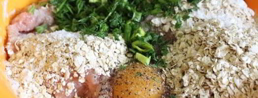 паровые куриные тефтели с овощами и овсяными хлопьями. Шаг 2