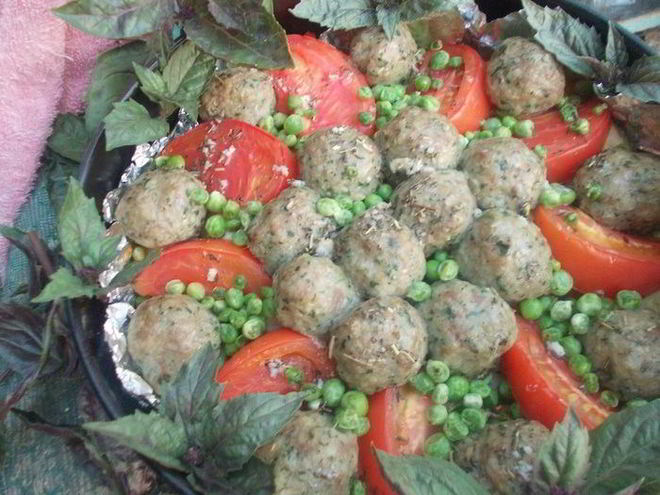 Рецепт печеных овощей с мясными тефтелями