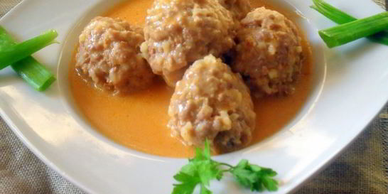 Тефтели ежики в сметанно-томатном соусе