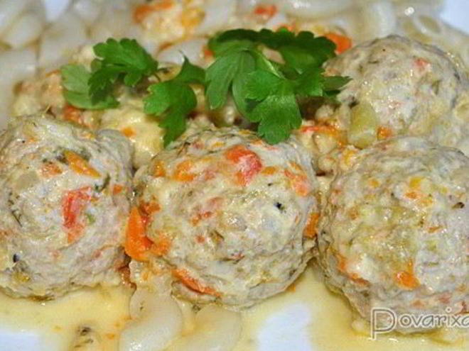 Рецепт тефтелей из фарша с овощами в сметане
