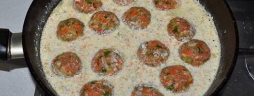 тефтели из фарша с овощами в сметане. Шаг 6