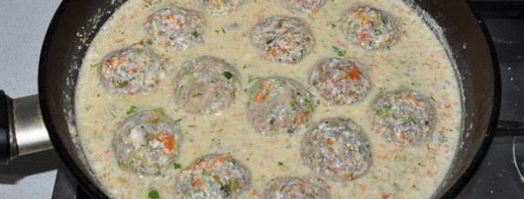 тефтели из фарша с овощами в сметане. Шаг 7